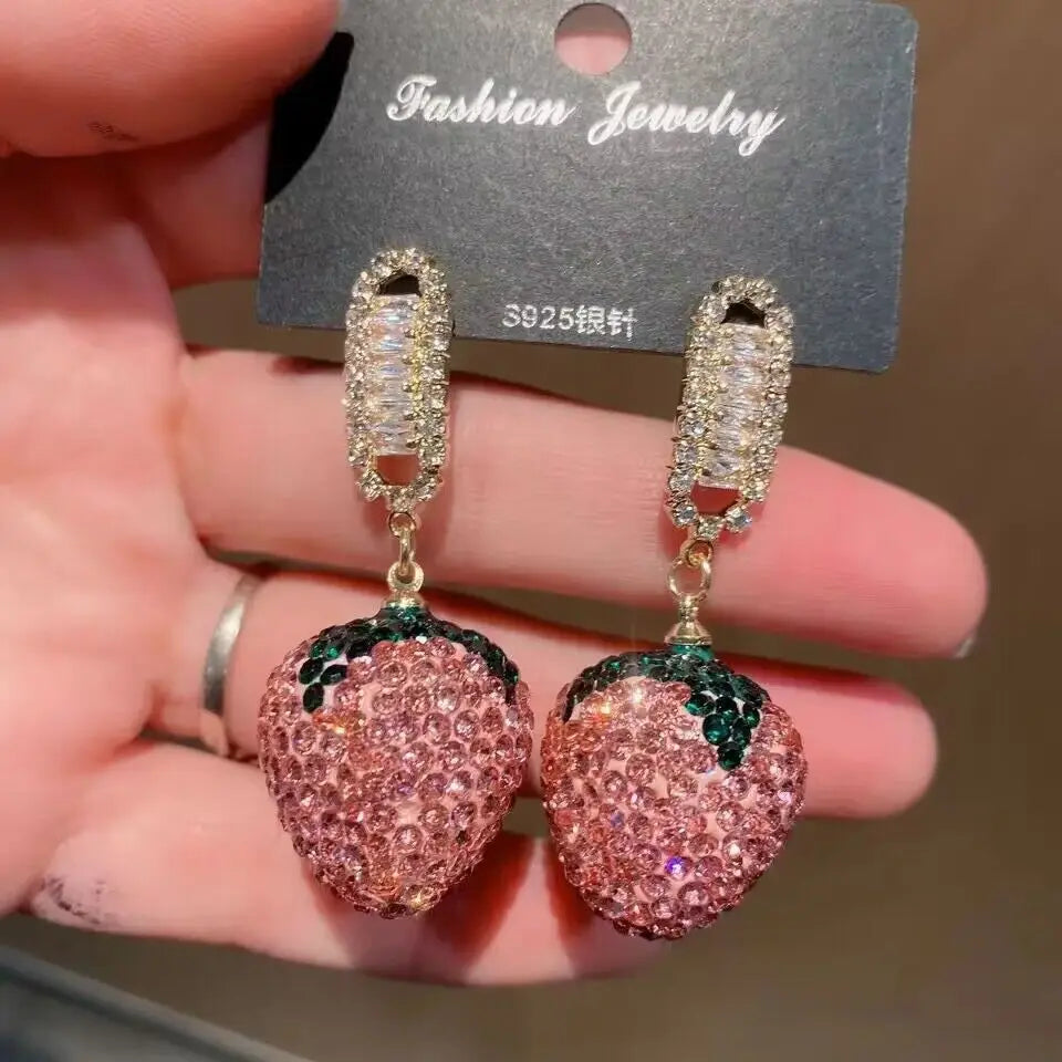 Vintage Pearl Rhinestone Strawberry C Drop Earrings for Women Sweet Romantic Gentle Dangle Earrings Exquisite Fashion Jewelry