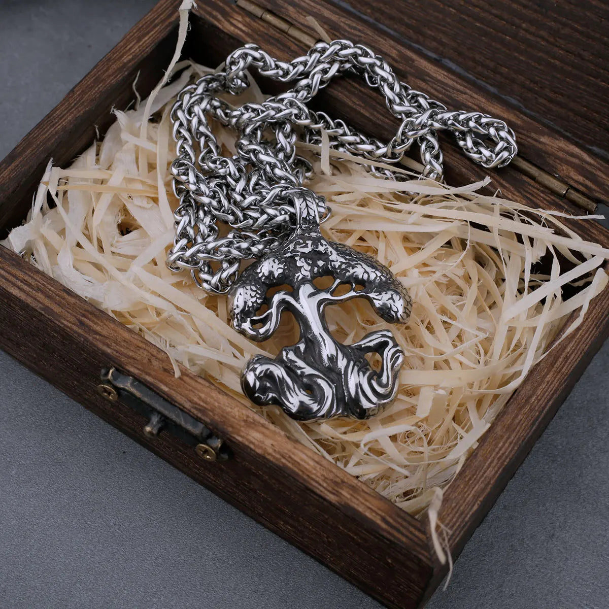 Stainless Steel Viking Tree of Life Yggdrasil Necklace Men's World Tree Protection Pendant Scandinavian Viking Jewelry Gifts
