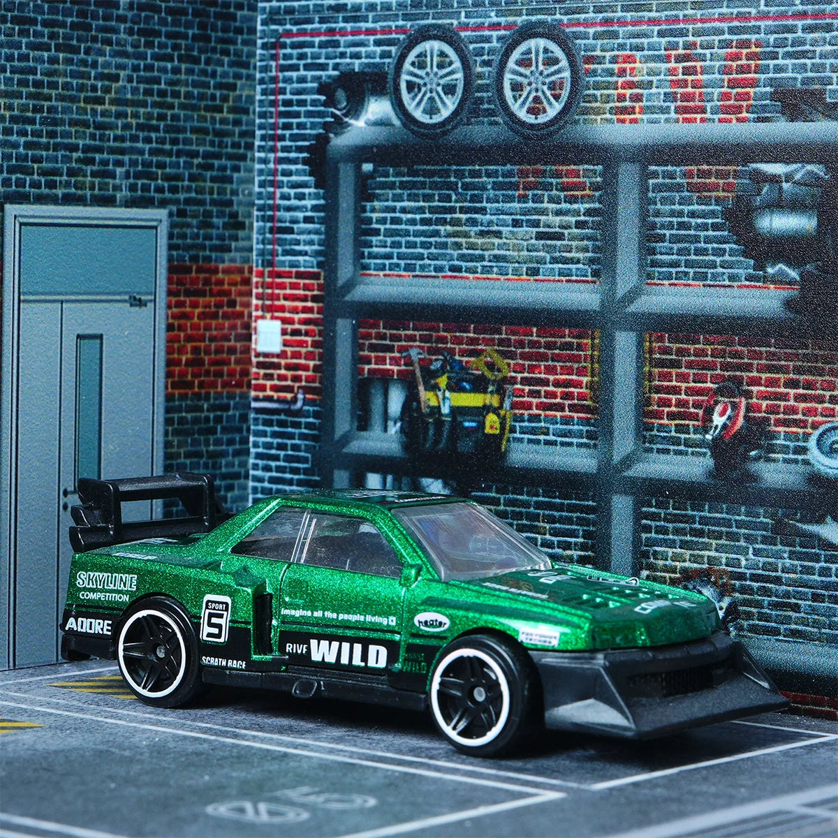 1:64 New Niche High-End Green Alloy Die-Cast Racing Car Model Toy Car for Boys and Adults, Collectible Display Ornament, Christmas Gift for Car Enthusiasts