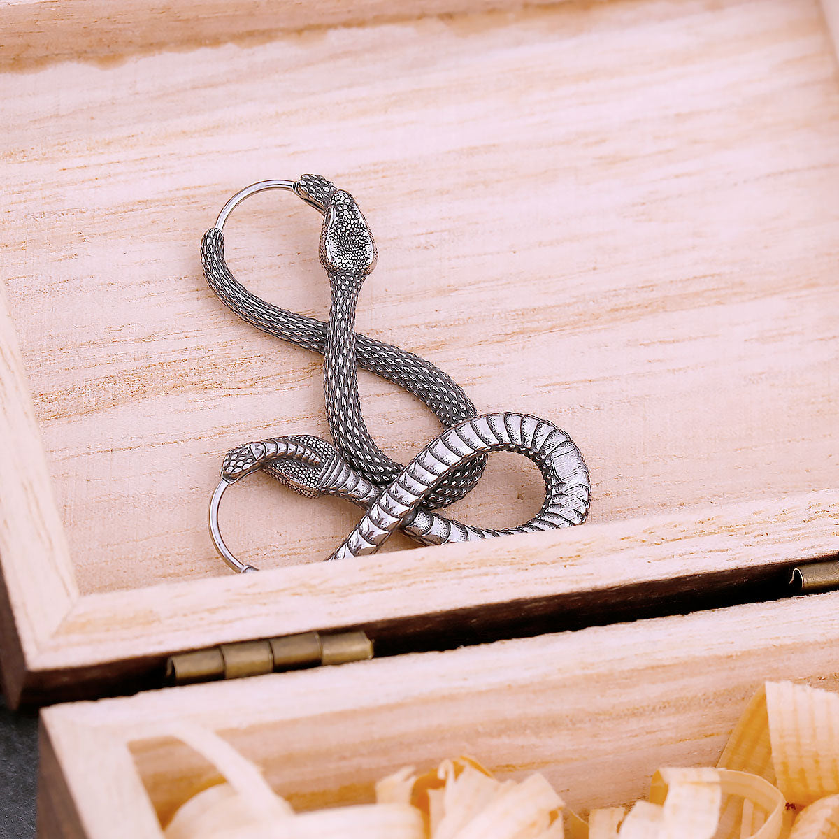 Hip-hop Animal Eight Snake Earrings Men and Women Models Punk Cool Biker Accessories Party Fashion Stainless Steel Jewelry Gift