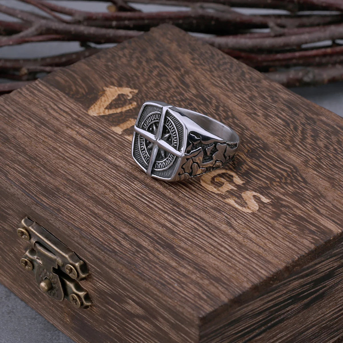 Vintage Viking Compass Ring Men's 316L Stainless Steel Men's Ring Hip Hop Motorcycle Ring Fashion Creative Viking Jewelry Gift