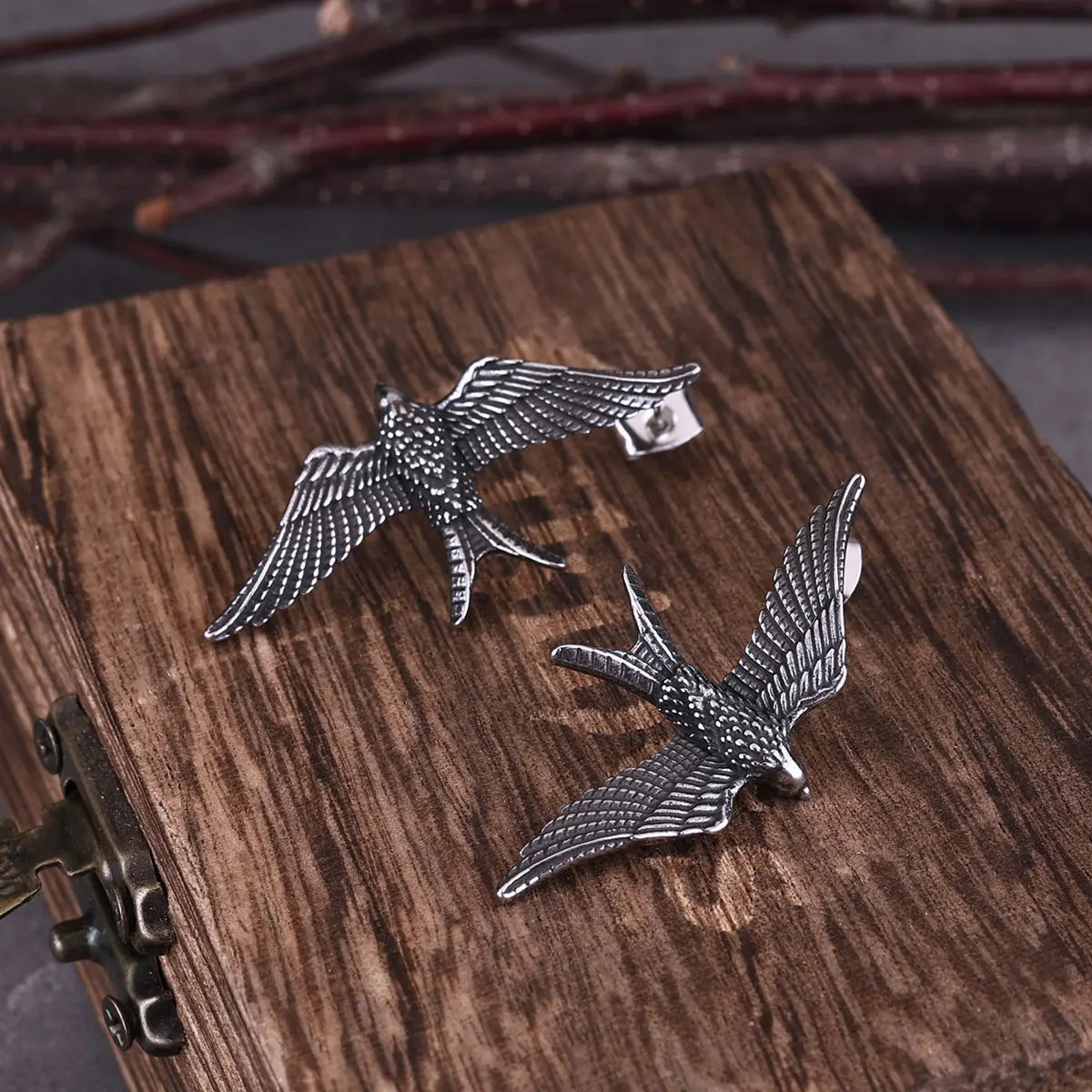 Stainless Steel Goose Crow Round Stud Earrings Punk Party Earrings for Men and Women Charming Everyday Fashion Jewelry Gifts