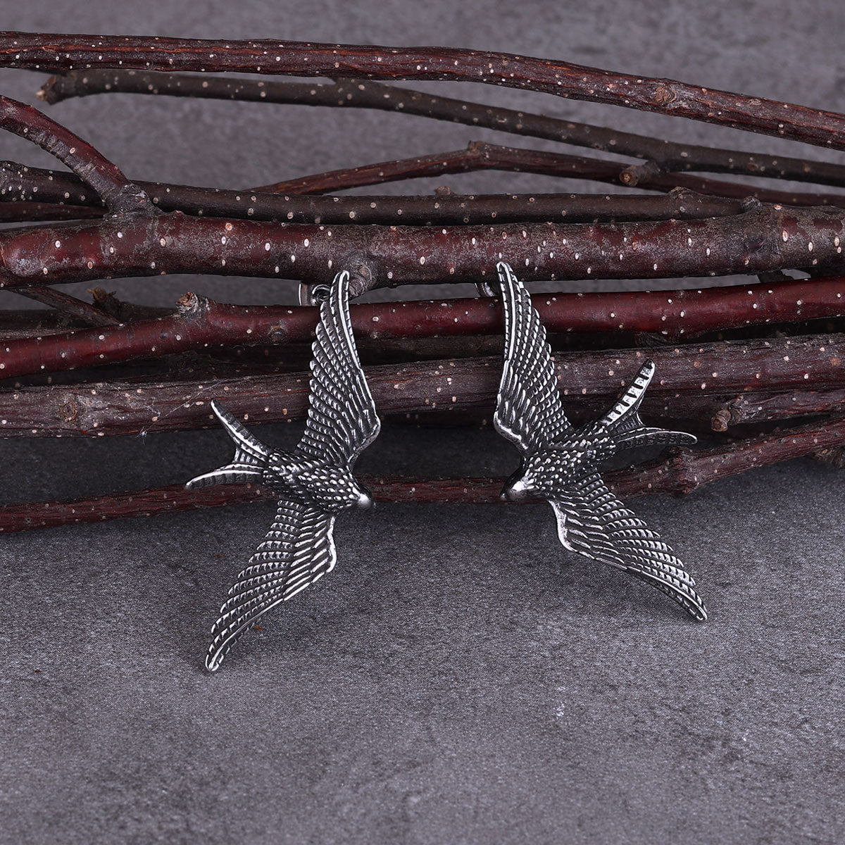 Stainless Steel Goose Crow Round Stud Earrings Punk Party Earrings for Men and Women Charming Everyday Fashion Jewelry Gifts