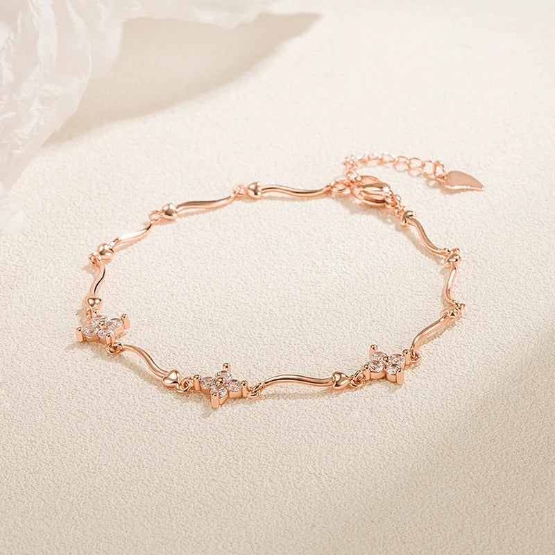 ANENJERY Sparkling Zircon Four Leaf Flower Chain Bracelet Light Luxury Design for Women Niche Simple Desgin Party Jewelry Gifts