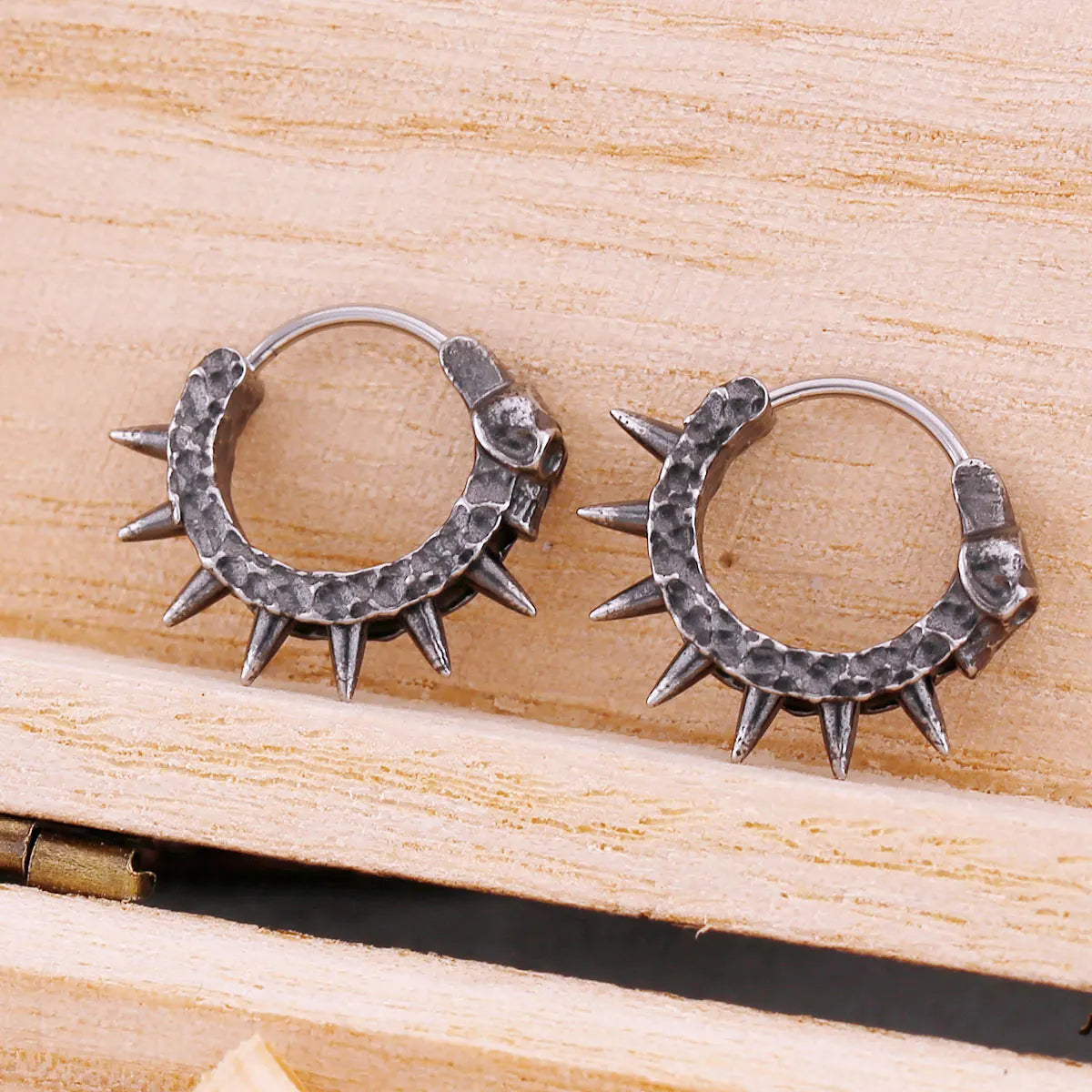 Fashion Black Skull Simple Earrings For Men Stainless Steel Hip Hop Rock Biker Earrings Punk Vintage Skeleton Jewelry As Gift