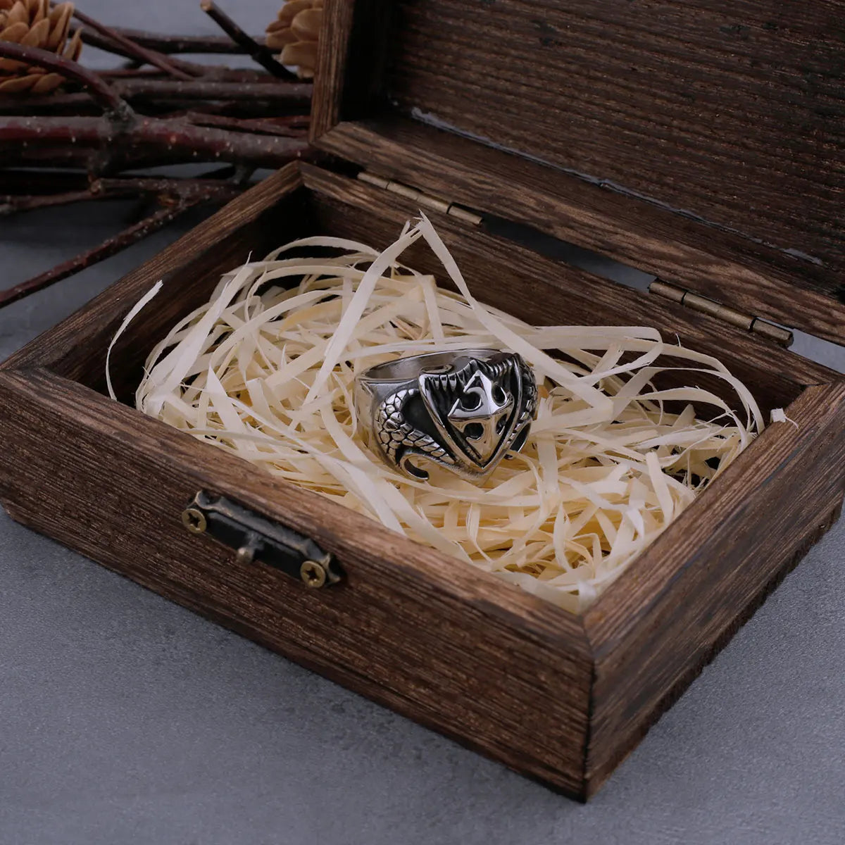 Retro Religious Shield Cross Ring Men's Simple Fashion Cross Religious Faith Hip Hop Biker Ring Jewelry Gift Wooden Box