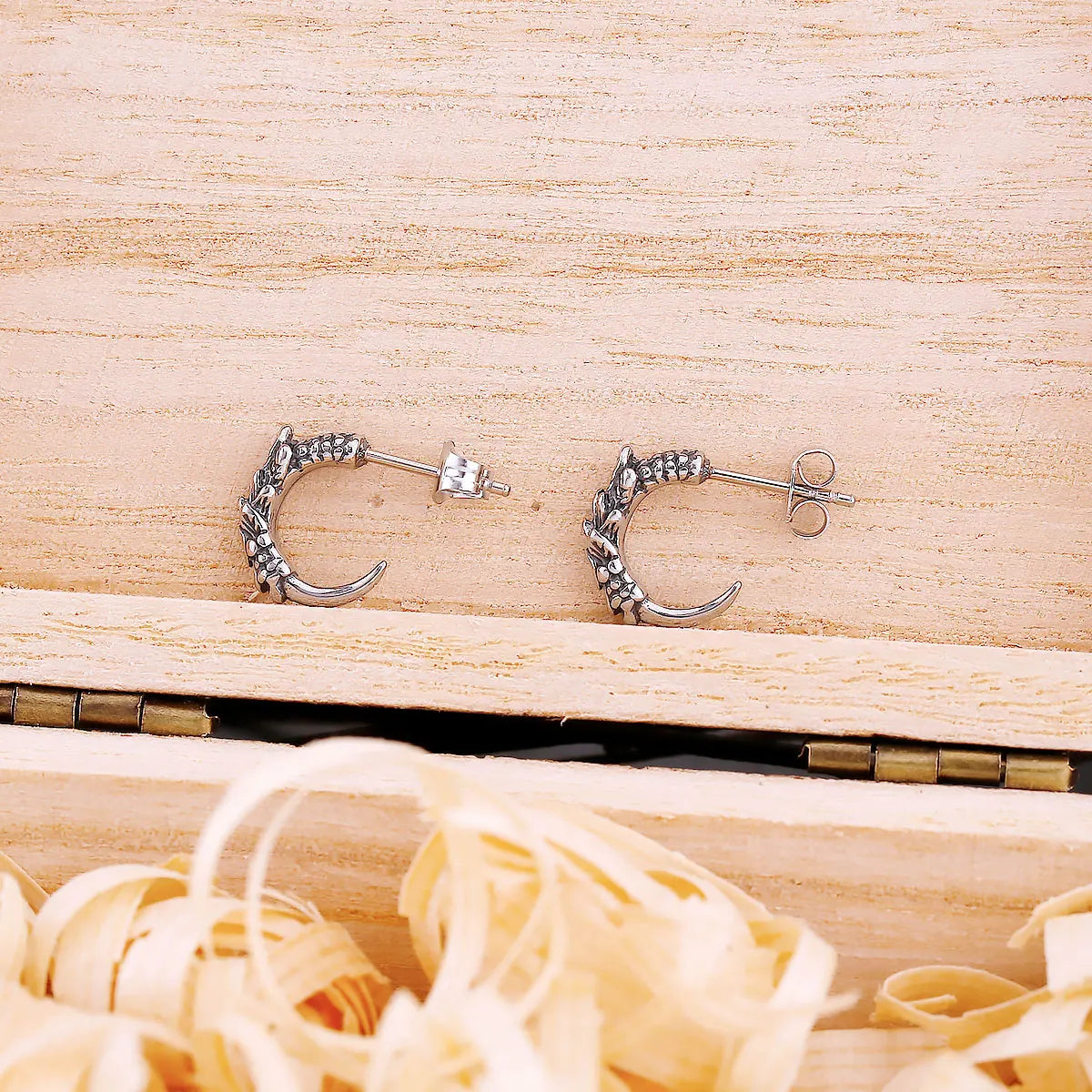 Vintage Eagle Claw Animal Stud Earrings For Men and Women Stainless Steel Punk Daily Party Earrings Fashion Charm Jewelry Gift