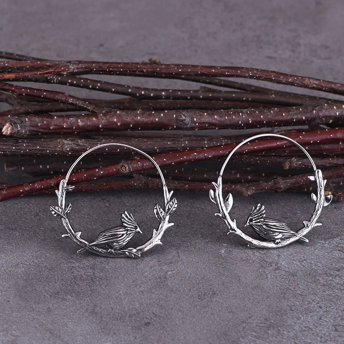Stainless Steel Raven Round Earrings Punk Party Earrings for Men and Women Charming Everyday Fashion Jewelry Gifts