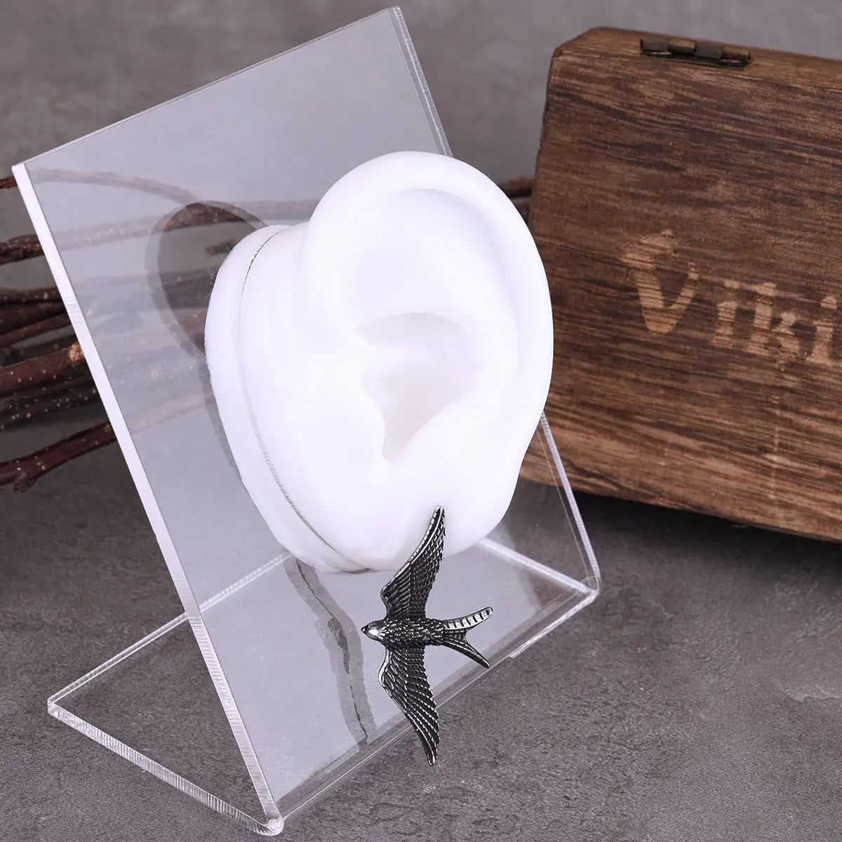 Stainless Steel Goose Crow Round Stud Earrings Punk Party Earrings for Men and Women Charming Everyday Fashion Jewelry Gifts