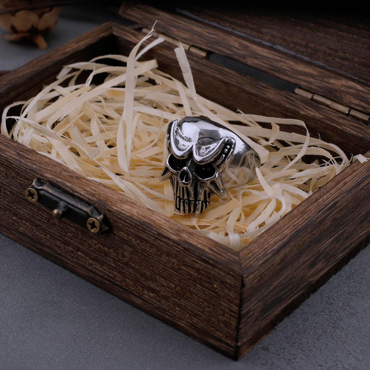 Vintage Samurai Skull Ring Men's Fashion Punk Hip Hop Biker Ring Gothic Skull Stainless Steel Jewelry Gift Drop Shipping