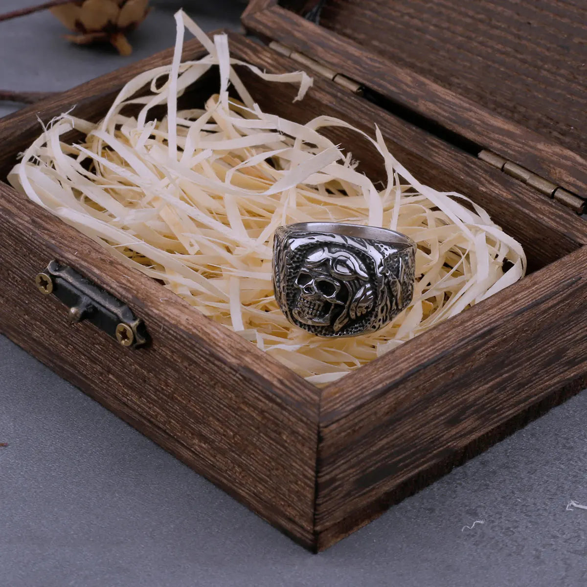 Vintage Skull Soldier Ring Men's Hip Hop Gothic Fashion High Quality Ring Rock Biker Jewelry Gift Wooden Box Dropshipping