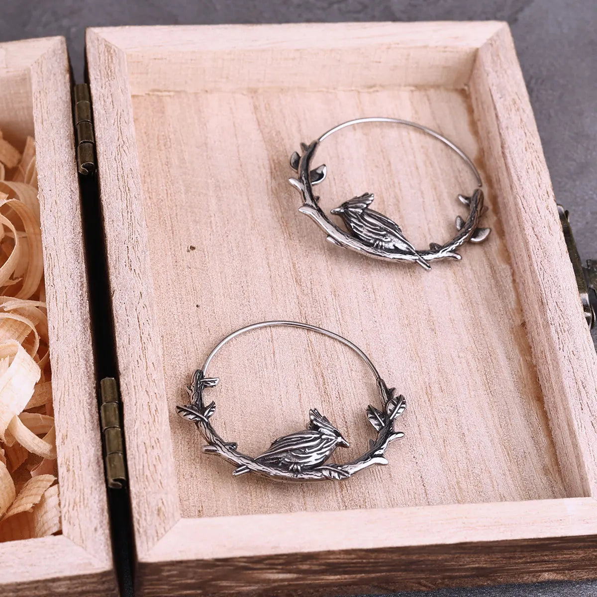 Stainless Steel Raven Round Earrings Punk Party Earrings for Men and Women Charming Everyday Fashion Jewelry Gifts