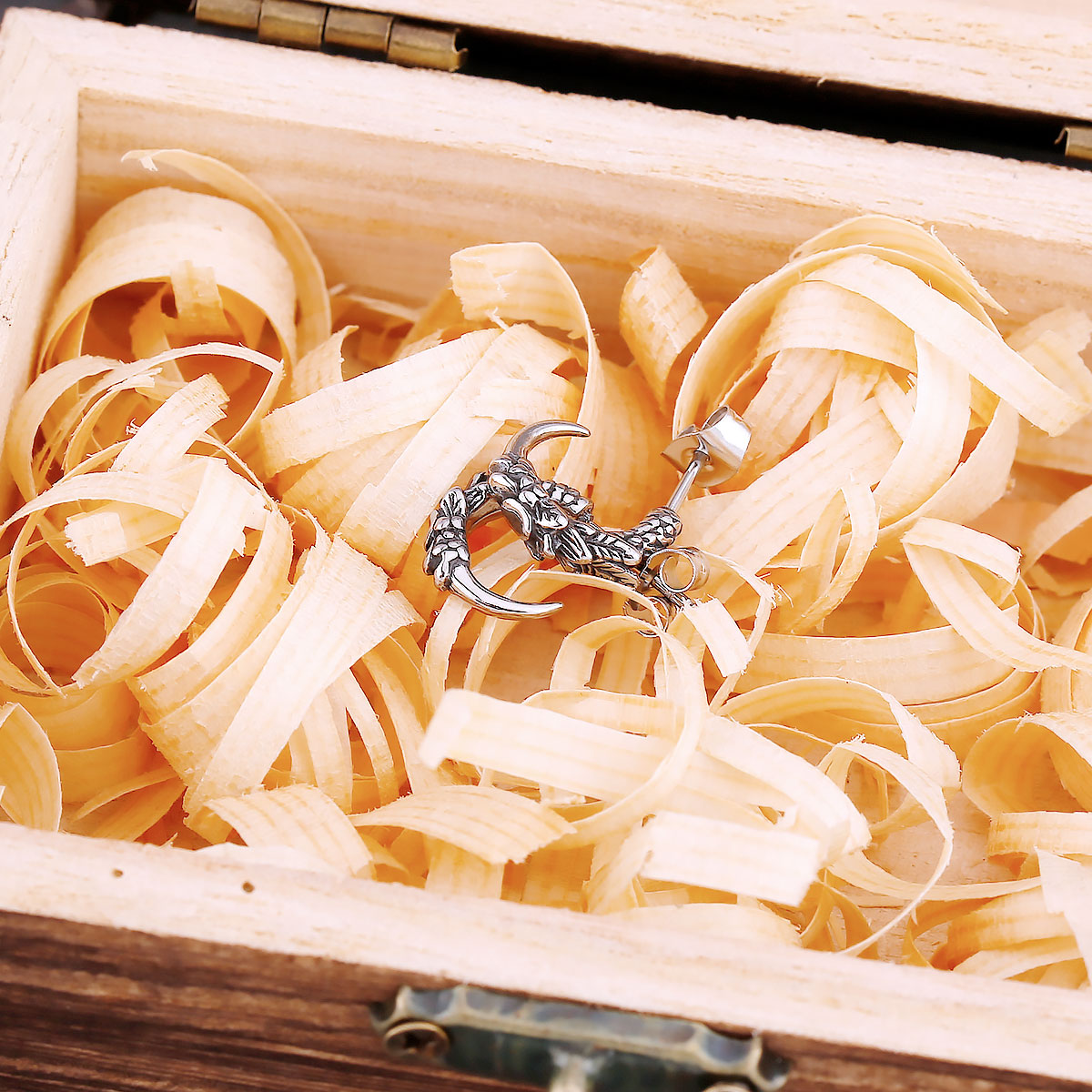 Vintage Eagle Claw Animal Stud Earrings For Men and Women Stainless Steel Punk Daily Party Earrings Fashion Charm Jewelry Gift