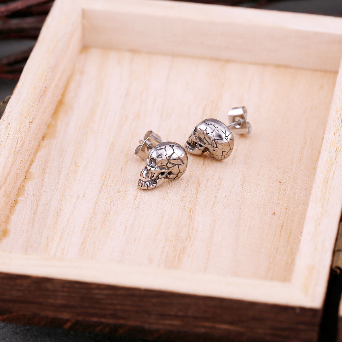 Punk Crack Skull Stud Earrings For Men Gothic Ghost Hip Hop Biker Stainless Steel Earrings Fashion Street Style Skeleton Jewelry
