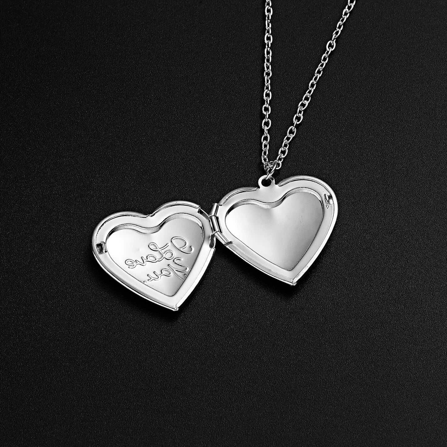 Unique Carved Design Heart-shaped Photo Frame Pendant Necklace Charm Openable Locket Necklaces Women Men Memorial Jewelry