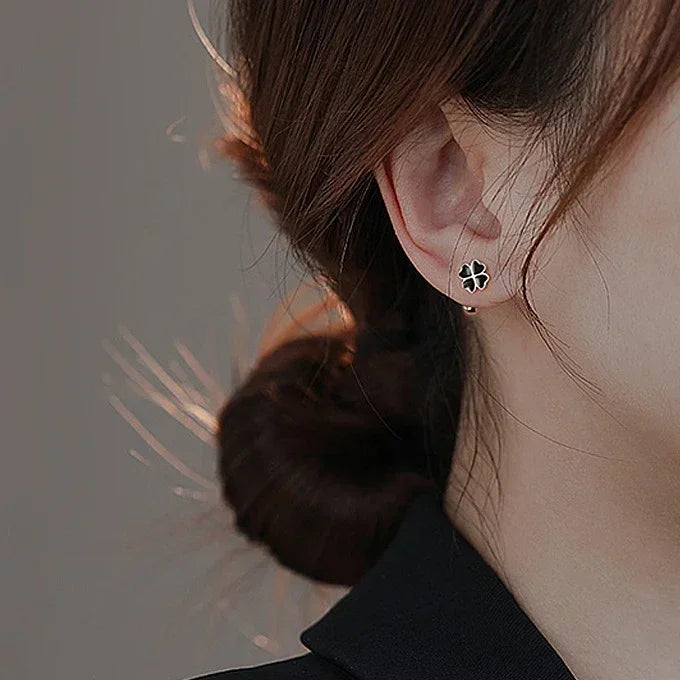 One Piece 925 Silver Cute Black Heart Clover Plant Stud Earrings for Fashion Women Fine Jewelry Minimalist Accessories