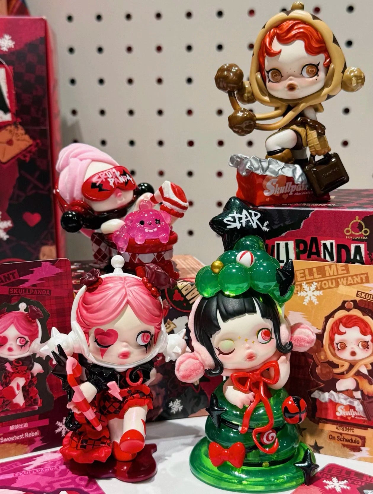 Genuine POP MART SKULLPANDA the Best Seaion Series Blind Box Doll Christmas Gift Trendy Collectible Toy The surprise of Christma
