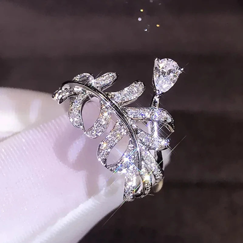 Huitan Exquisite Women Rings Leaf Design Brilliant Waterdrop Cubic Zircon Luxury Wedding Accessories Statement Rings New Jewelry