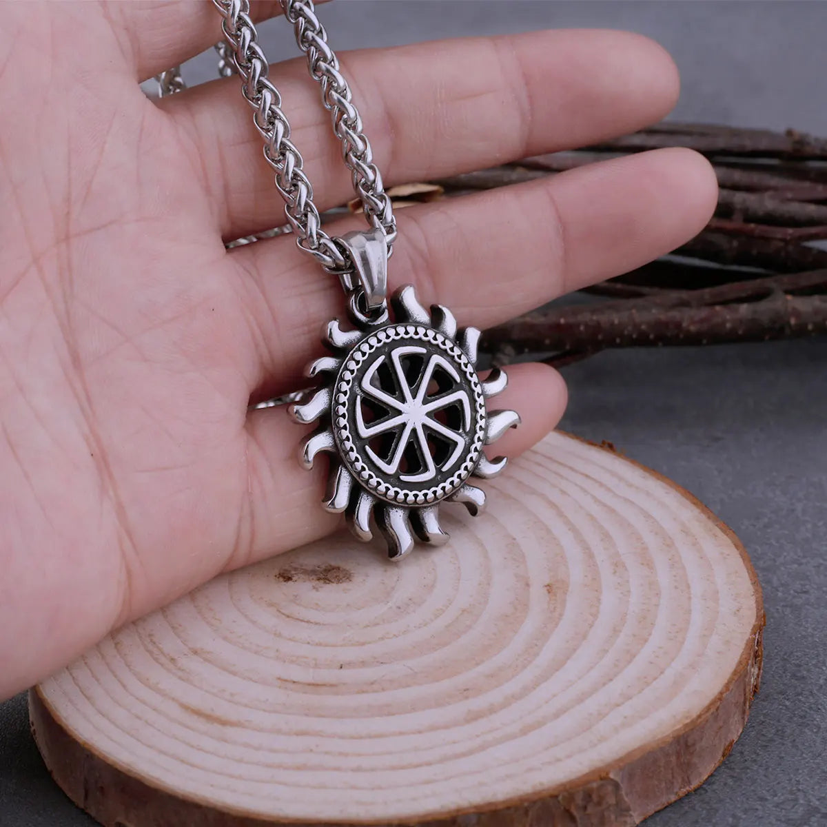 Men's Stainless Steel Vintage Sun Wheel Necklace Unique Pagan Slavic Symbol Amulet Biker Pendant Necklace Sun Symbol Jewelry