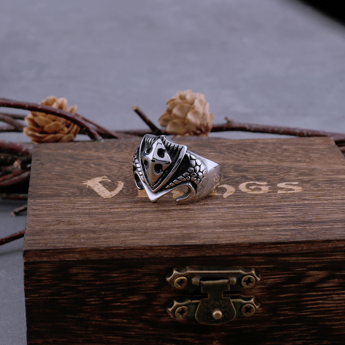 Retro Religious Shield Cross Ring Men's Simple Fashion Cross Religious Faith Hip Hop Biker Ring Jewelry Gift Wooden Box