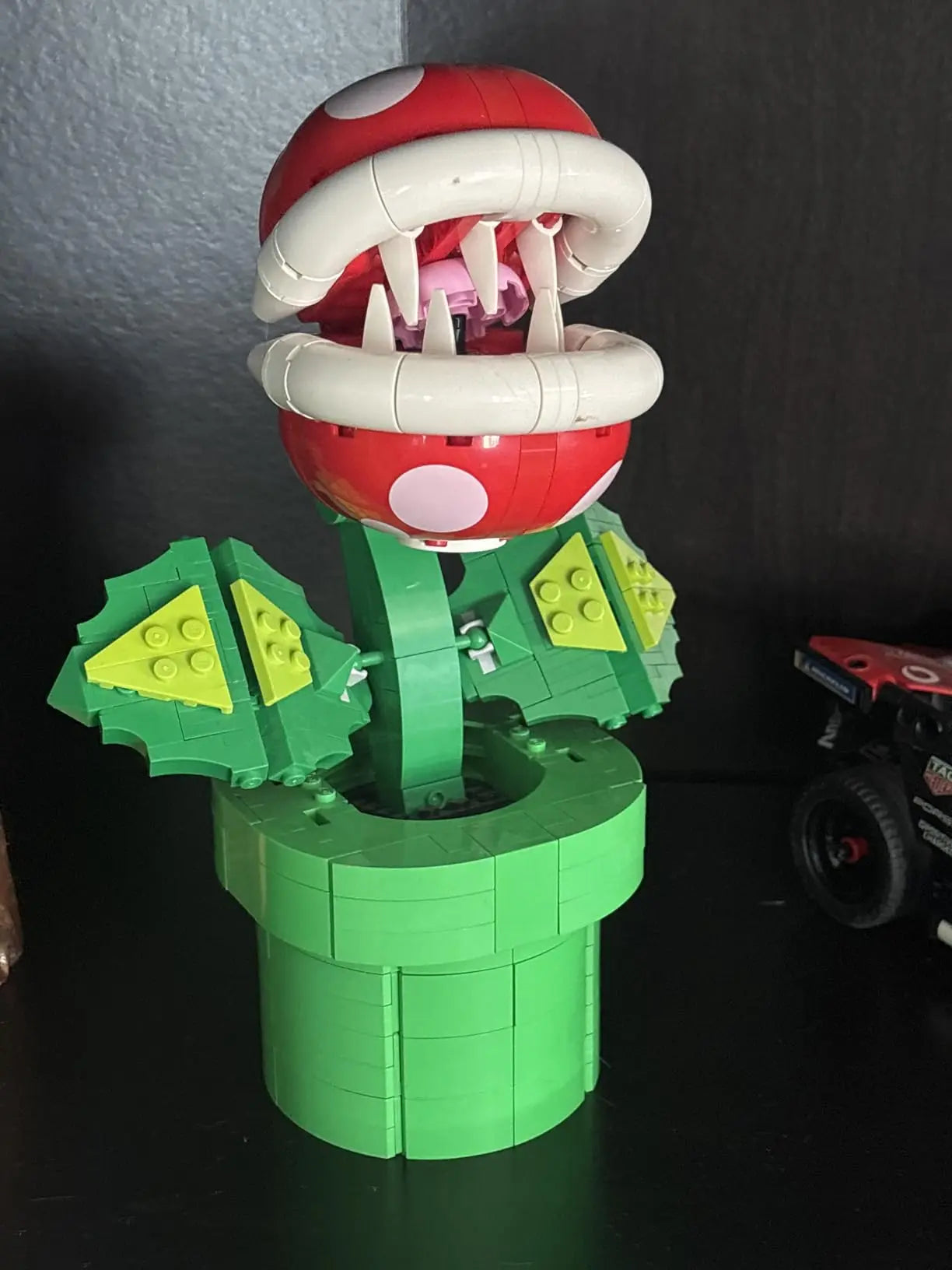 MINISO~Cannibal Flower Building Blocks Desktop Decoration Bricks Set Toys ~540 Pcs~Birthday Gift for Adults Christmas Gift