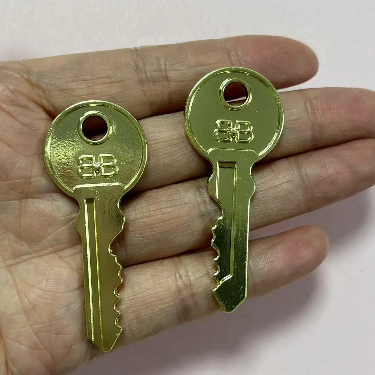 4Pcs Y2K Bling Diamond Metal Purse Presum Bottle Brand Bag Lips BB Key Junk Phone Case Ipadcase Decoration Charms Diy Crafts