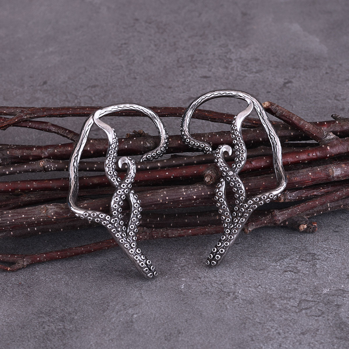 Vintage Twisted Snake Man and Woman Fashion Hip Hop Earrings Stainless Steel Dangle Earring Fashion Personalized Jewelry Gift