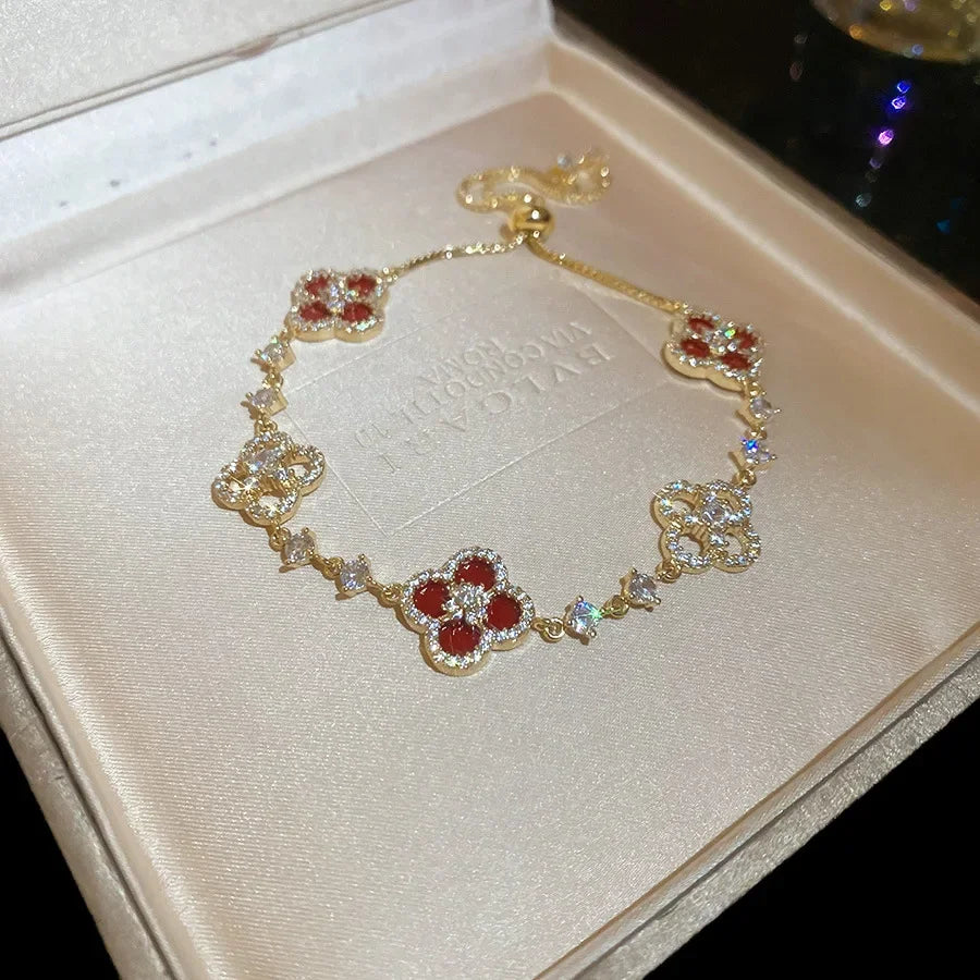 Qimeng Sweet Cherry" Vintage Pink Mother-of-Pearl Four-Leaf Clover Bracelet with Micro-Zirconia Inlay and Cutout Design