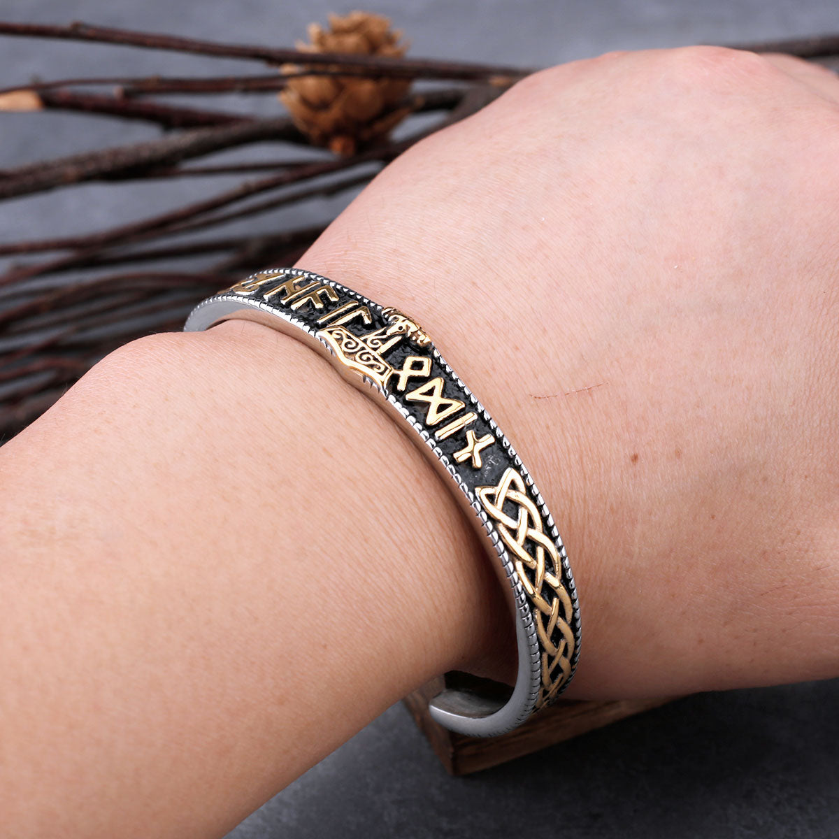 Stainless Steel Viking Thor's Hammer Bracelet Men and Women Vintage Punk Wristband Cuff Bracelet with Odin Rune Jewelry As  Gift