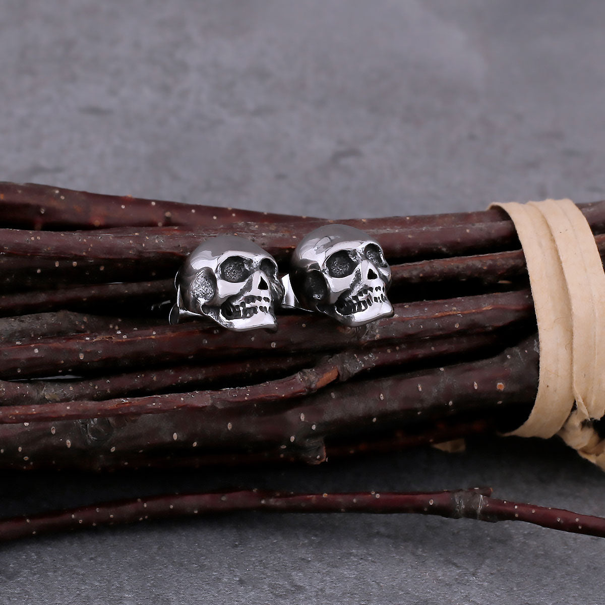 316L Stainless Steel Hip Hop Skull Stud Earrings For Men and Women Fashion Daily Party Earrings Vintage Charm Jewelry As Gift