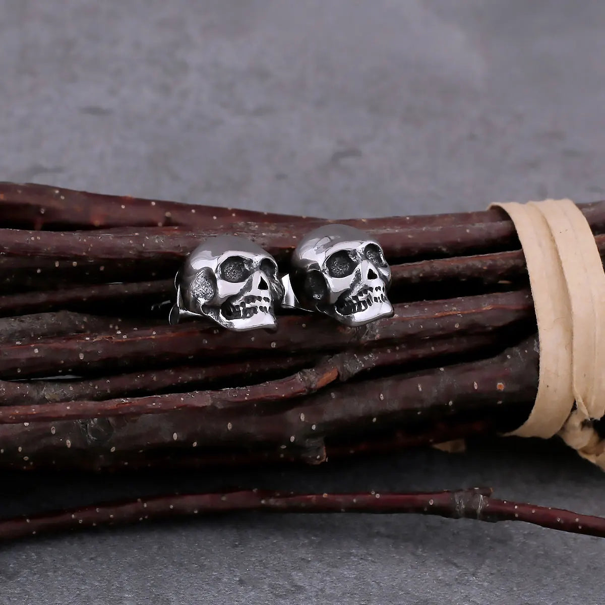 316L Stainless Steel Hip Hop Skull Stud Earrings For Men and Women Fashion Daily Party Earrings Vintage Charm Jewelry As Gift