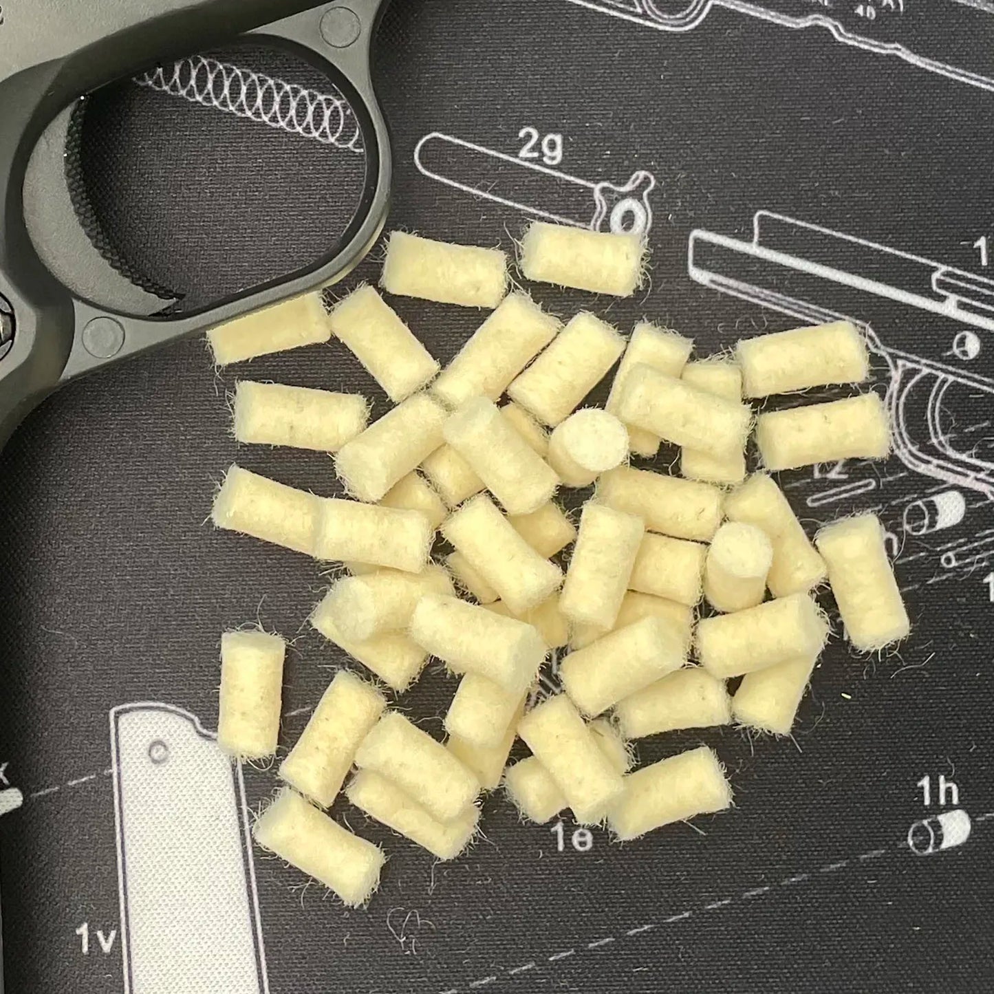 100 Pcs Cleaning Cotton Wool Felt Cleaning Pellets Polishing Pad for Gun Maintenance .22.177, .25 Caliber with Storage Box