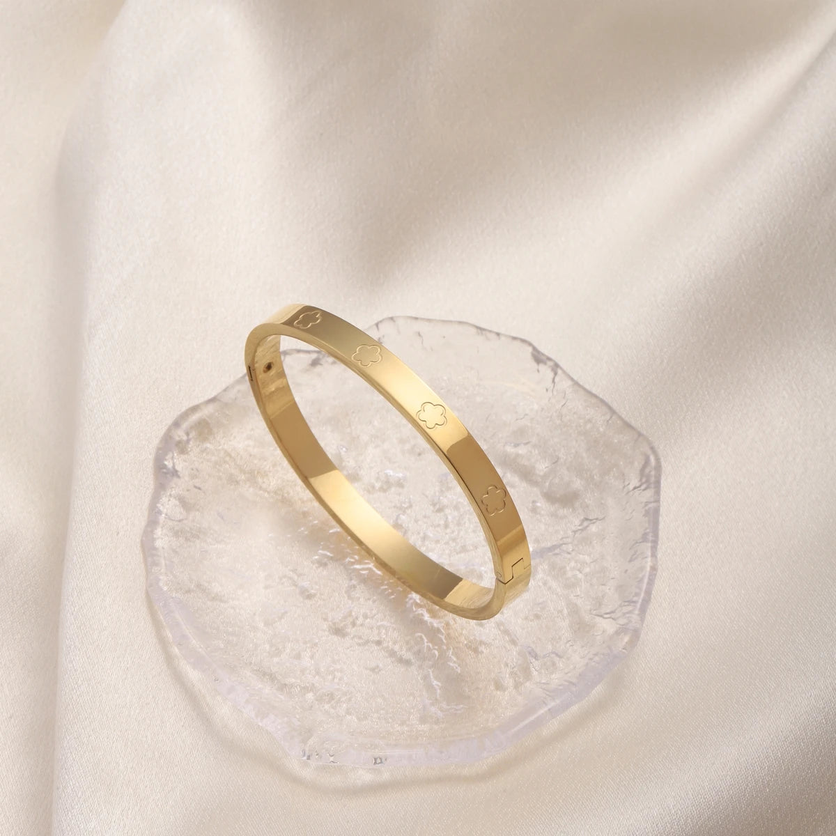 CARLIDANA Chunky 18k Gold Plated Bubble Letter Pendant Necklace Large Hollow PVD Gold Plated Initial Letter Necklace for Women