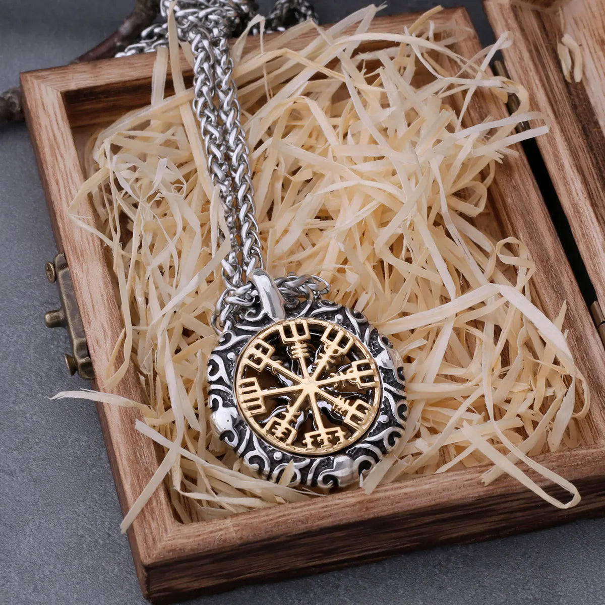 Stainless Steel Viking Road Sign Compass Necklace Men and Women Odin Rune Fashion Charm Hollow Pendant Jewelry Gift Dropshipping