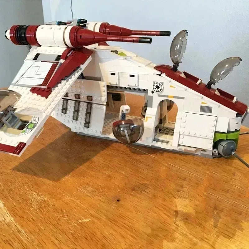 In Stock 1228pcs Compatible With 05041 Republic Dropship Gunship Building Blocks 75021 Bricks Toys For Children Christmas gift