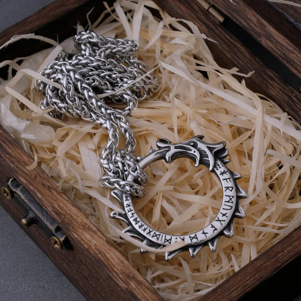 Men's Viking Self Devourer Necklace Celtic Knot Hip Hop Amulet Dragon Pendant Scandinavian Fashion Jewelry for Men Gifts