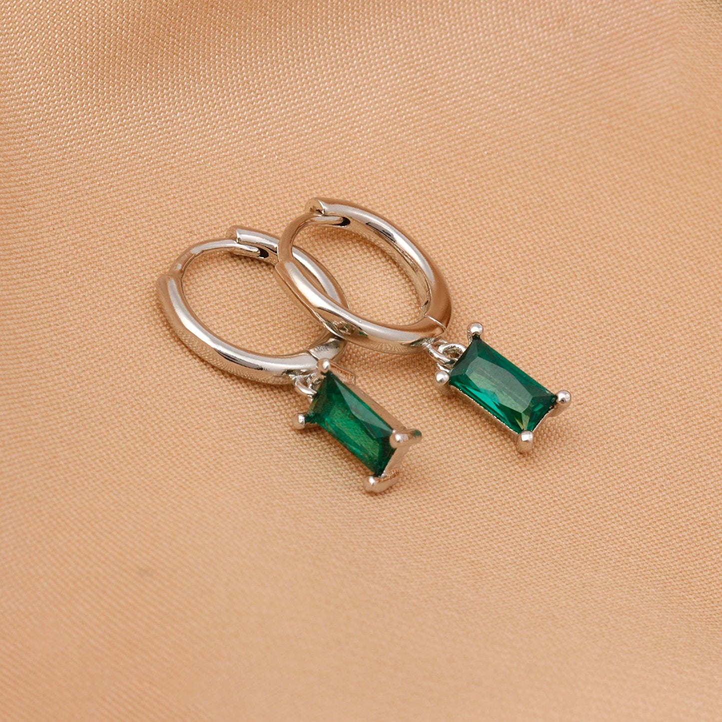 Fashion Green Color Zircon Small Hoop Earrings Women Geometry Butterfly Piercing Earring Wedding Korean Jewelry New Arrival 2023