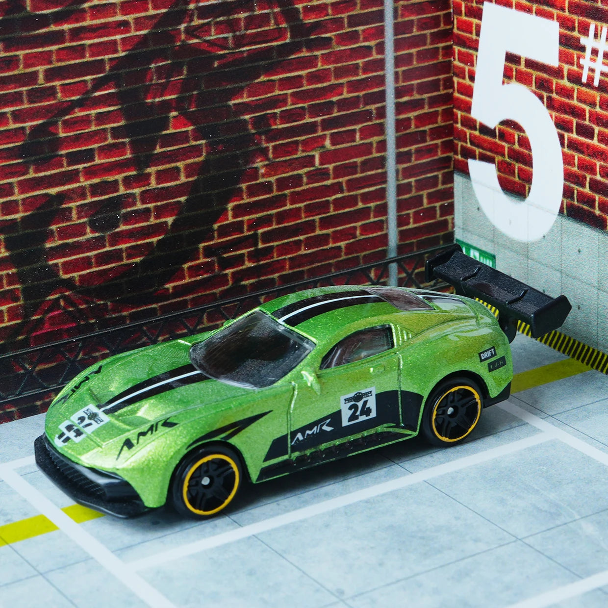 1:64 Novel Racing Sports Alloy Die-Cast Model Metal Car Children's Toy Ornament Collection Display Decoration Christmas Gift for Boys Realistic Details Cost-Effective