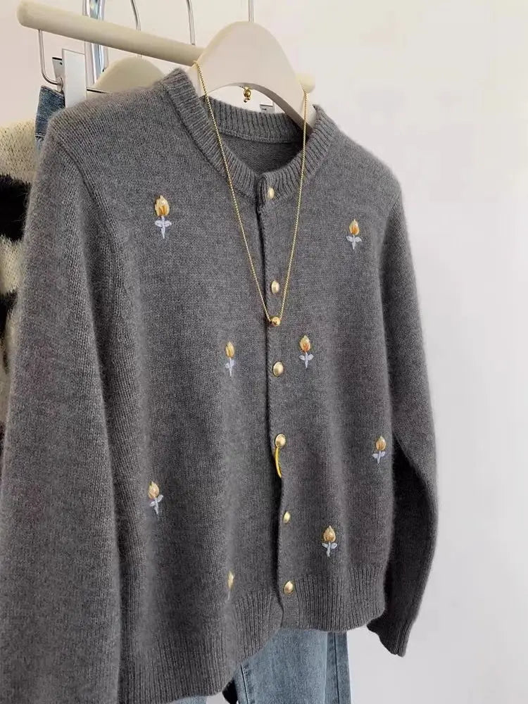 Grey Embroidered Raccoon Velvet Sweater Jacket for Women's Autumn and Winter 2024 New Lazy Style Korean Knitted Cardigan Top