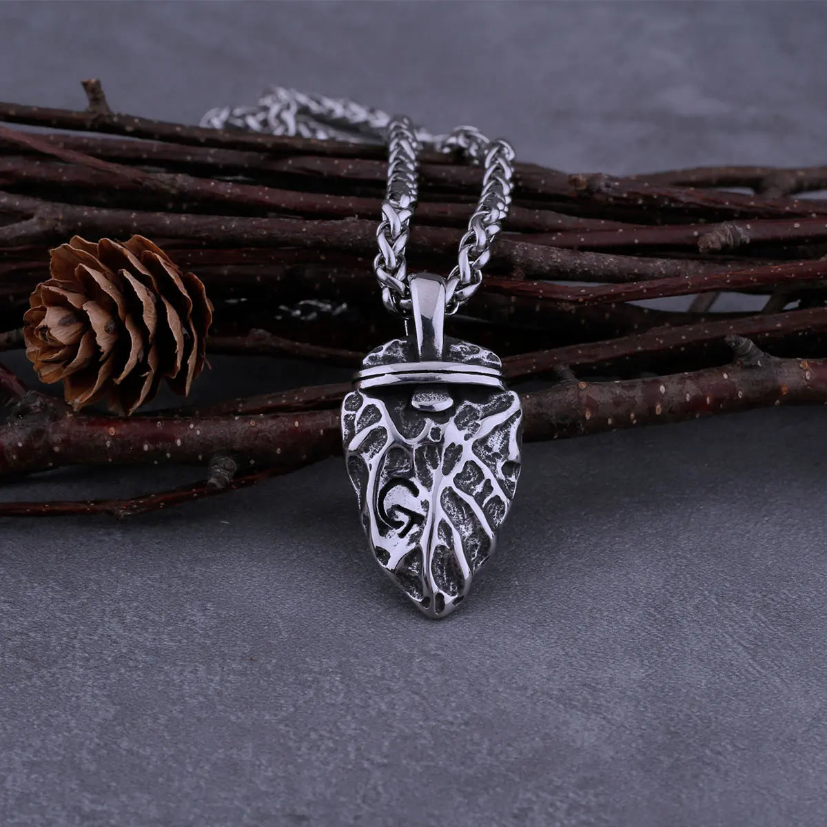 Vintage Stone Shape Arrow Necklace Men and Women Exquisite Handmade Spearhead Fashion Pendant Necklace Viking Jewelry Gift