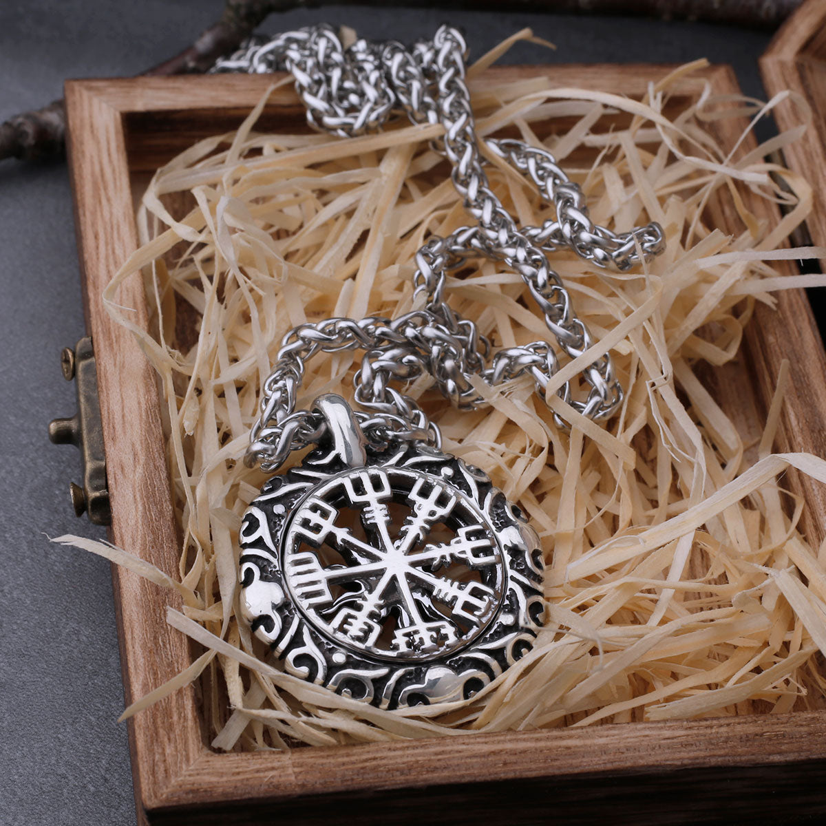 Stainless Steel Viking Road Sign Compass Necklace Men and Women Odin Rune Fashion Charm Hollow Pendant Jewelry Gift Dropshipping