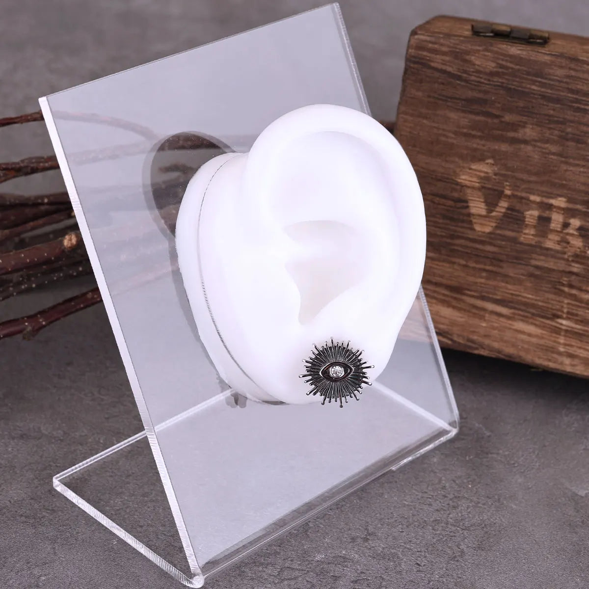 Fashion Sun Eyes Personalized Earrings for Men and Women Stainless Steel Hip Hop Street Earrings Punk Everyday Jewelry Gift