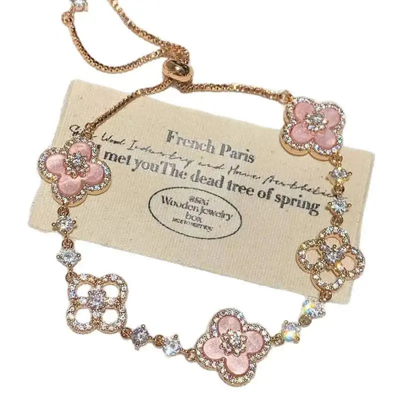 Qimeng Sweet Cherry" Vintage Pink Mother-of-Pearl Four-Leaf Clover Bracelet with Micro-Zirconia Inlay and Cutout Design
