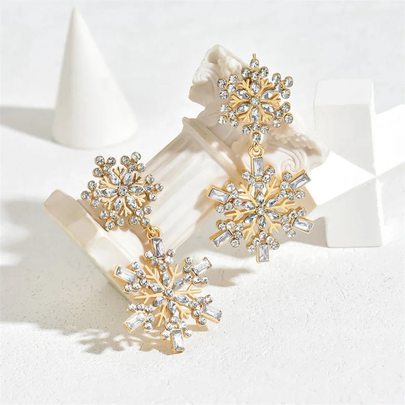 New Shiny Snowflake Earrings for Women Unique Imitation Pearl Long Chain Rhinestone Retro Pendant Earrings Fashionable Jewelry
