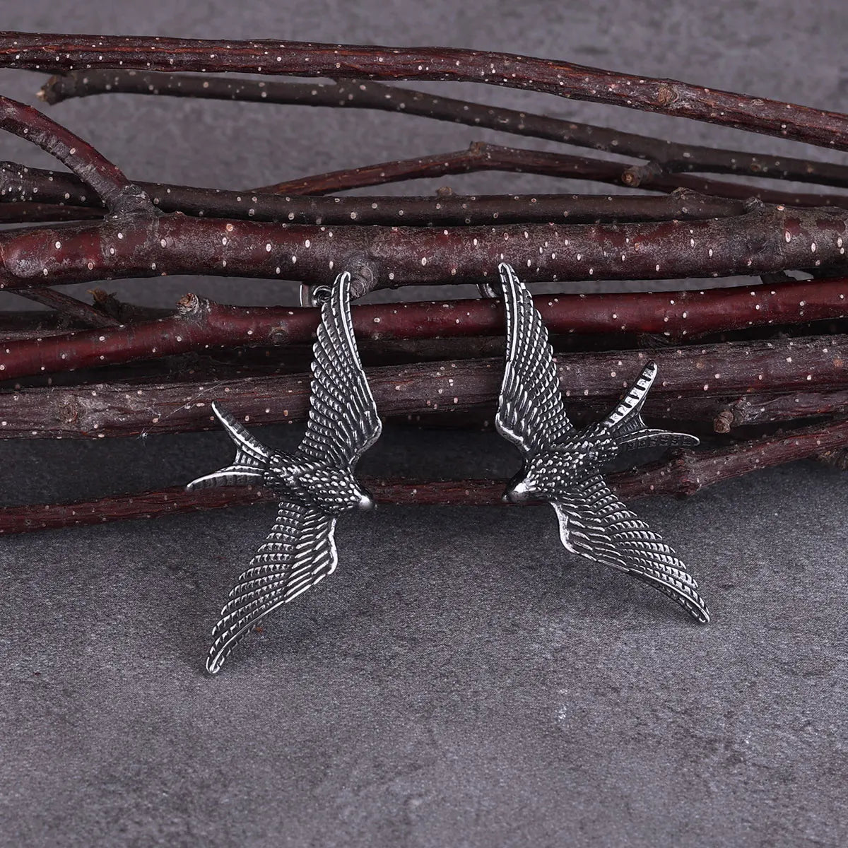 Stainless Steel Goose Crow Round Stud Earrings Punk Party Earrings for Men and Women Charming Everyday Fashion Jewelry Gifts