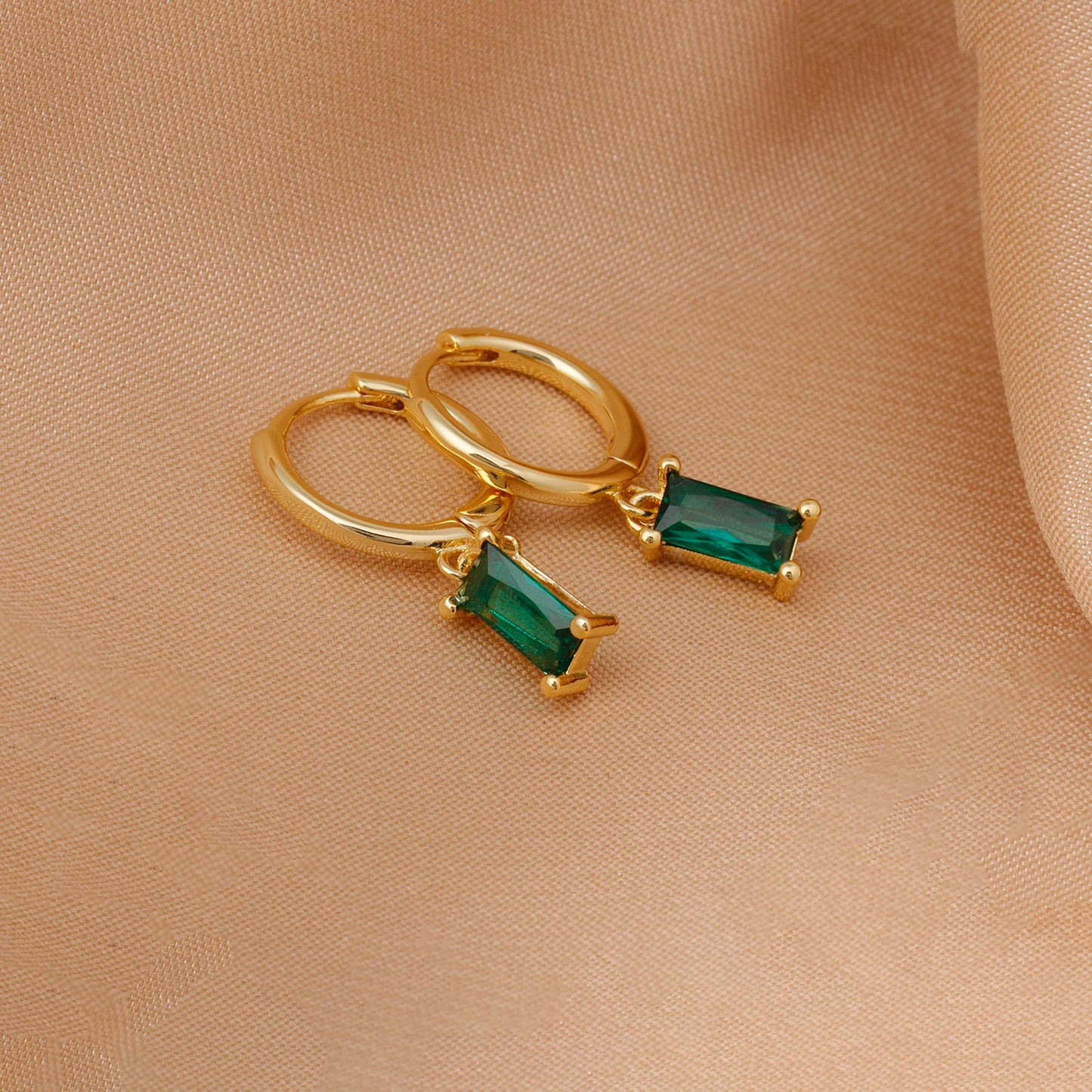Fashion Green Color Zircon Small Hoop Earrings Women Geometry Butterfly Piercing Earring Wedding Korean Jewelry New Arrival 2023