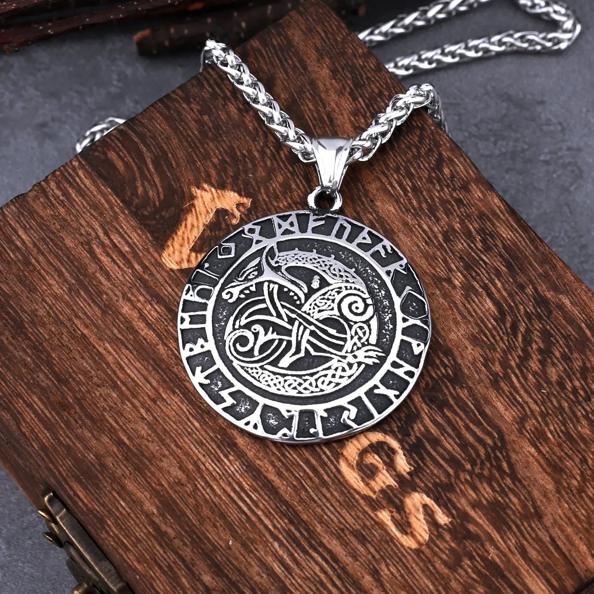 Viking Self-devourer Dragon Ouroboros Necklace Men Vintage Odin Stainless Steel Amulet Pendant Necklace Viking Fashion Jewelry