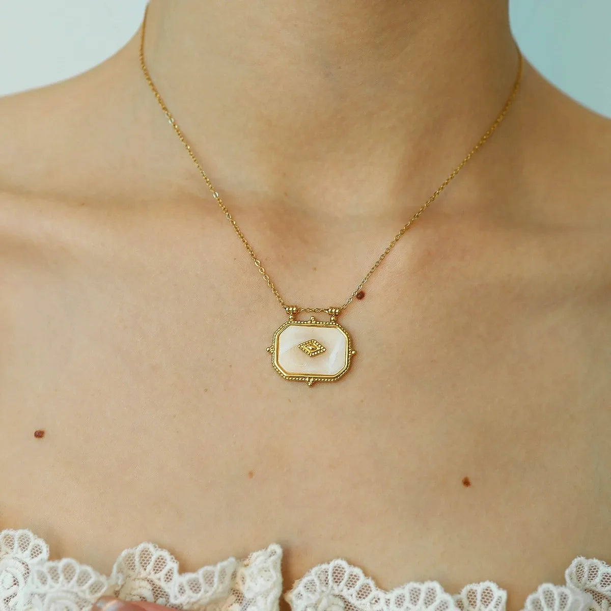 Stainless Steel Retro Geometric Pendant Necklaces for Women Luxury Acrylic Charm 18K Gold Plated Trendy Jewelry Christmas Gift