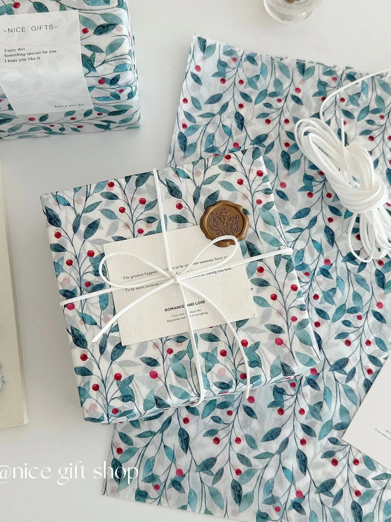 10/20pcs  Blue holly seed pattern thin paper  New Year Christmas gift wrapping paper Gift wrapping tissue paper