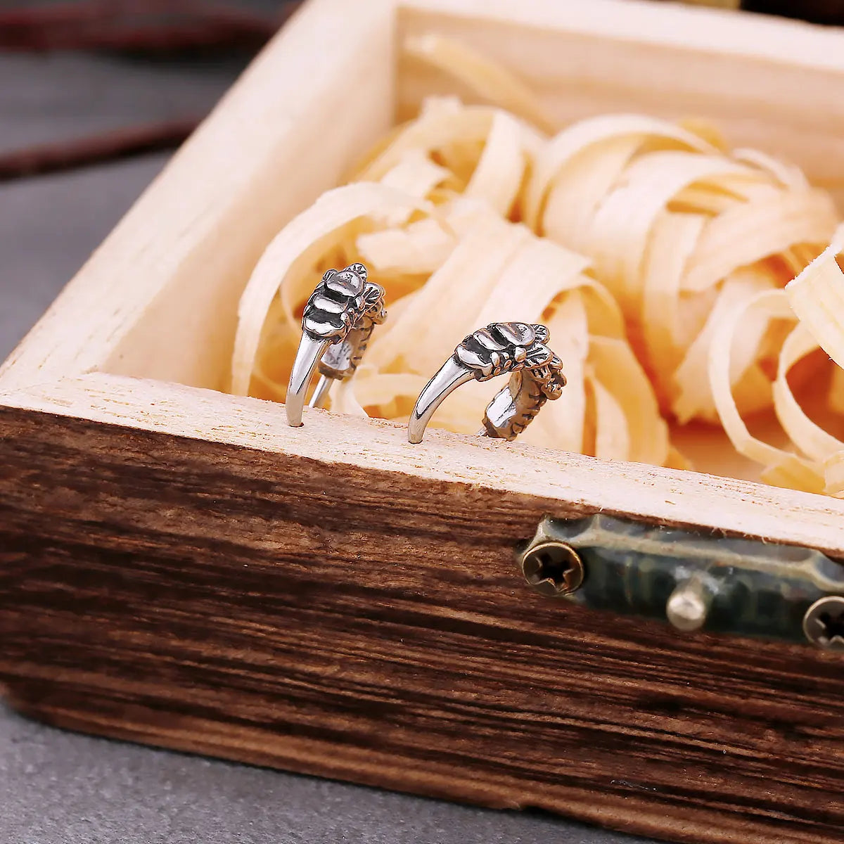 Vintage Eagle Claw Animal Stud Earrings For Men and Women Stainless Steel Punk Daily Party Earrings Fashion Charm Jewelry Gift